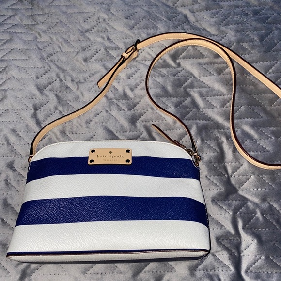 kate spade Handbags - Good condition Kate Spade crossbody